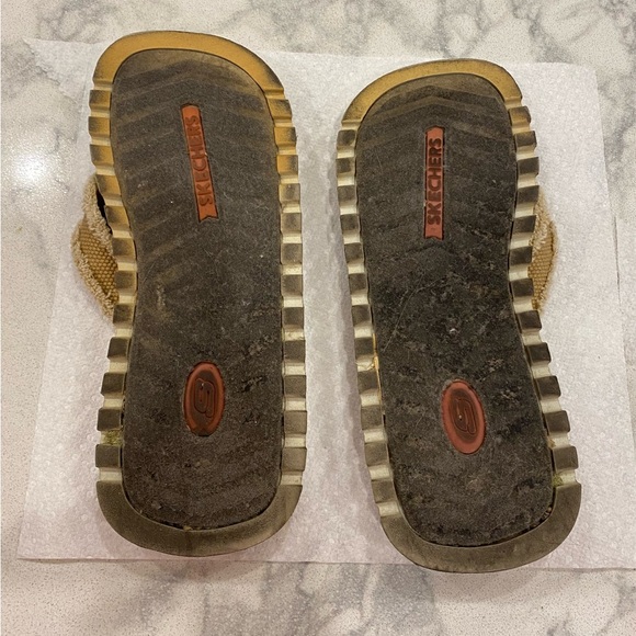 Skechers Women’s Tan and White Sandals - Picture 2 of 2